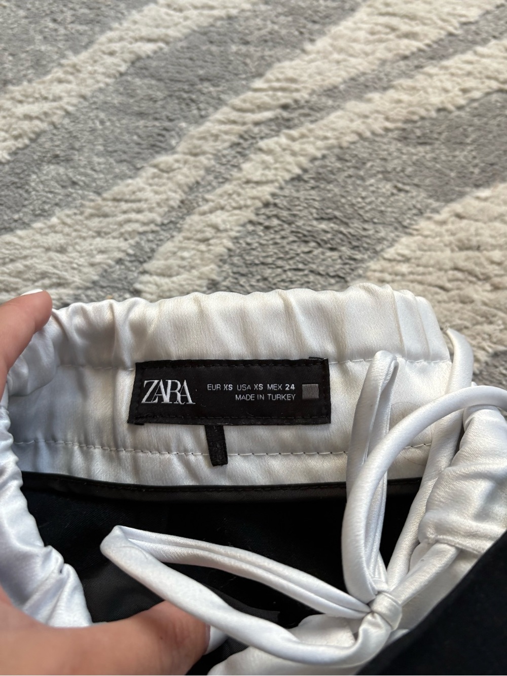 Zara Black Pants with White Satin Waistband - Picture 3 of 4